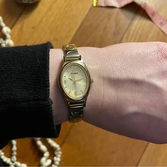 Timex | Accessories | Vintage Ladies Timex Stretch Watch  display picture 2